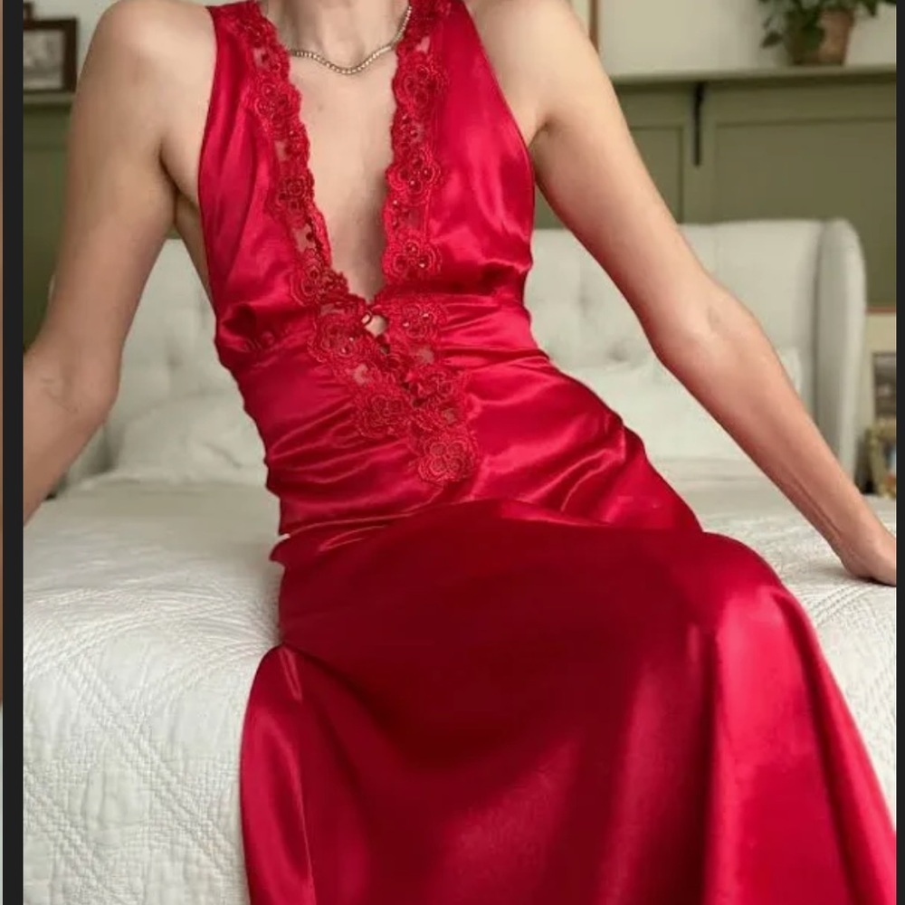 Vintage VICTORIA'S SECRET Red Lace Slip 80s Gold Label Size Medium - Picture 7 of 8